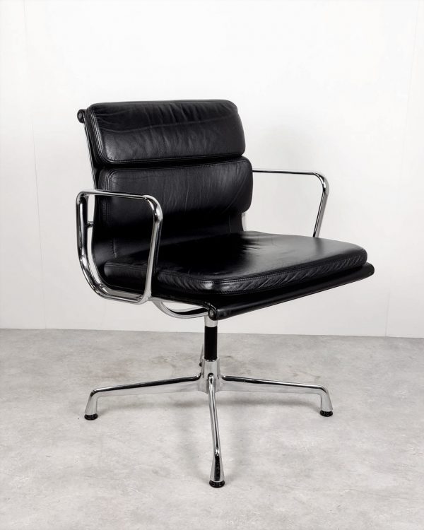 Vitra Eames EA208 Zwart Leer