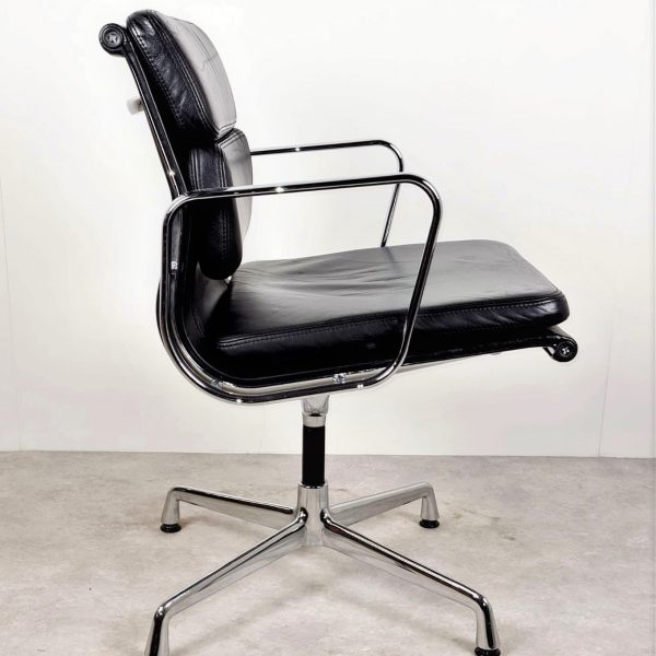 Vitra Eames EA208 Zwart Leer - Afbeelding 3