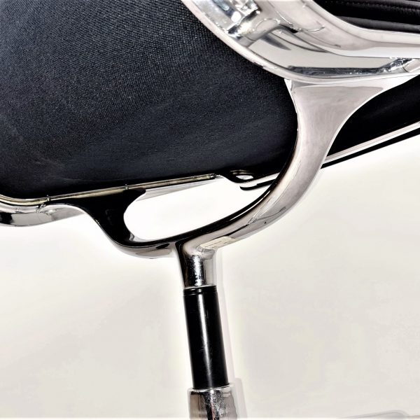 Vitra Eames EA208 Zwart Leer - Afbeelding 6