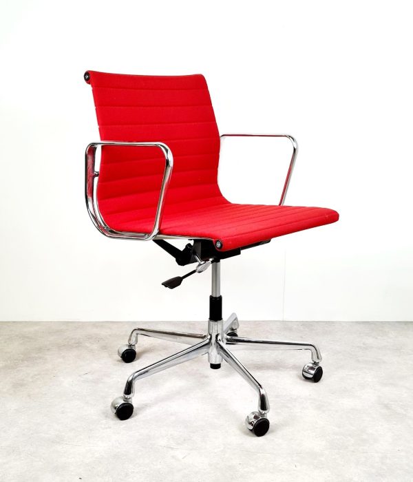 Vitra Eames EA117 Bureaustoel – Rood Hopsak | Chroom