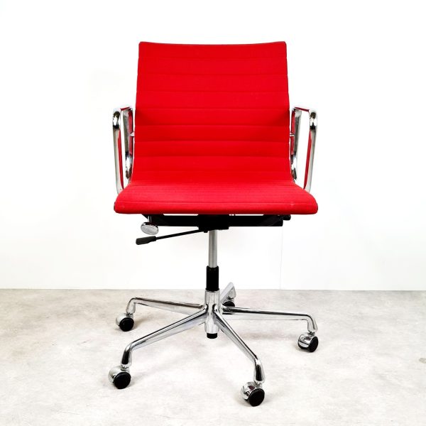 Vitra Eames EA117 Bureaustoel – Rood Hopsak | Chroom - Afbeelding 2