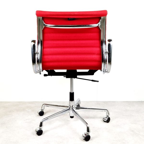 Vitra Eames EA117 Bureaustoel – Rood Hopsak | Chroom - Afbeelding 4
