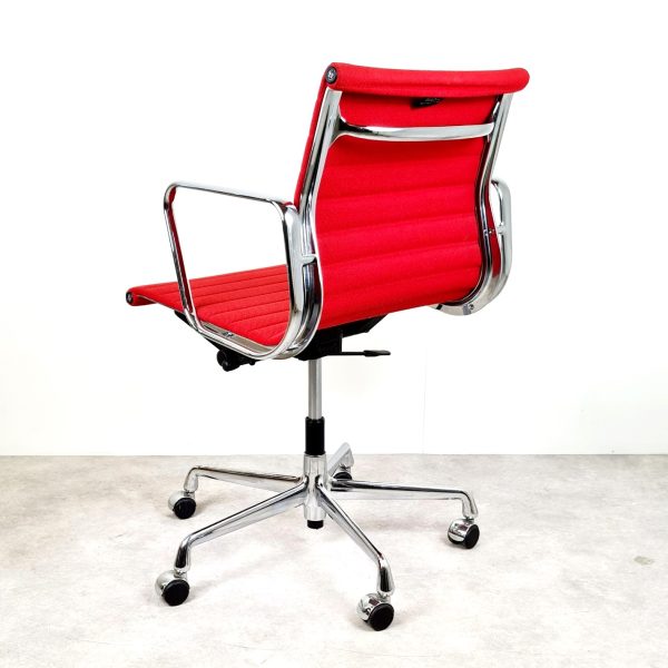 Vitra Eames EA117 Bureaustoel – Rood Hopsak | Chroom - Afbeelding 5