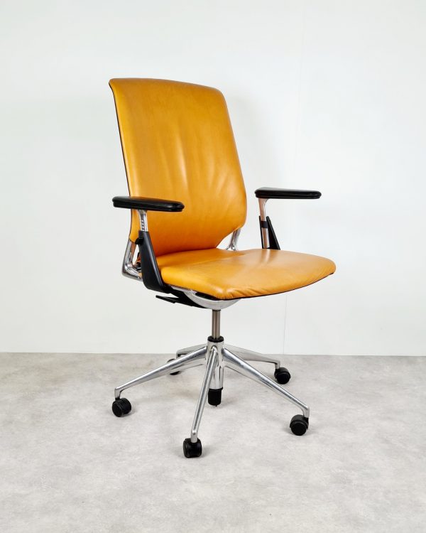 Vitra Meda Bureaustoel - Volledig Leer, Cognac